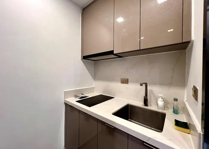 Appartement King Bed With Living Pool And Gym Mrt 200m *