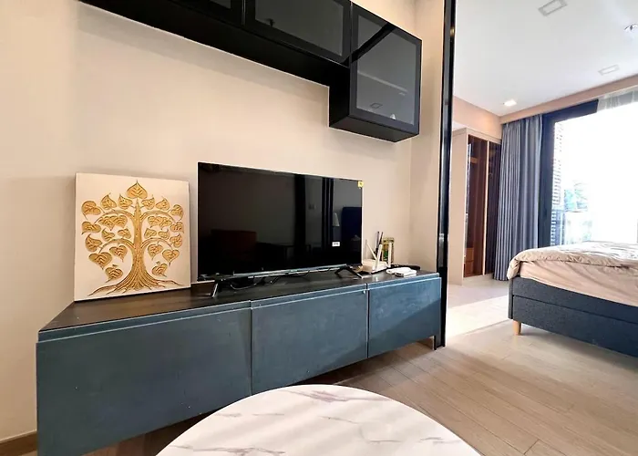 King Bed With Living Pool And Gym Mrt 200m Bangkok