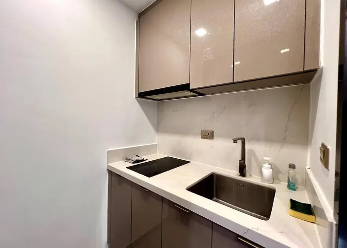 King Bed With Living Pool And Gym Mrt 200m