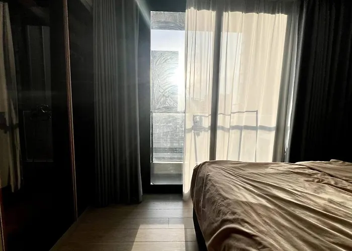Appartement King Bed With Living Pool And Gym Mrt 200m *