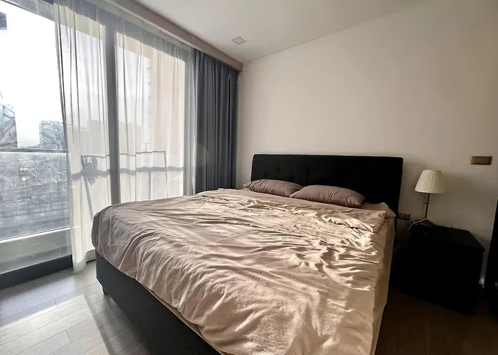 King Bed With Living Pool And Gym Mrt 200m Bangkok
