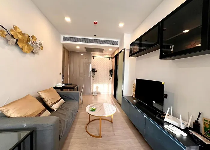 King Bed With Living Pool And Gym Mrt 200m *