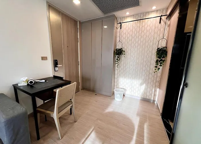 King Bed With Living Pool And Gym Mrt 200m *